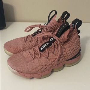 LeBron 15 Rust Pink Size 9.5